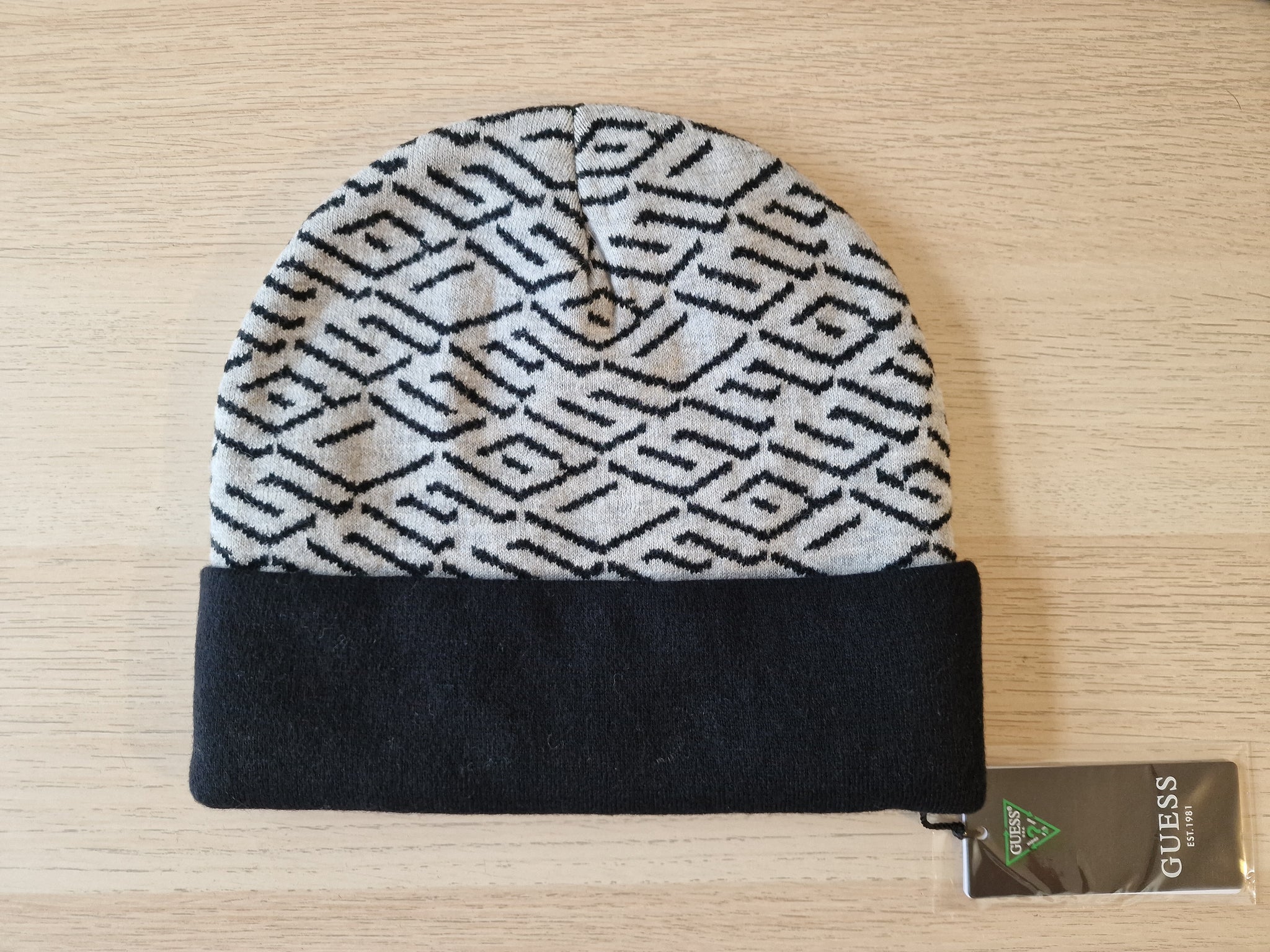 Guess All over logo hat/beanie