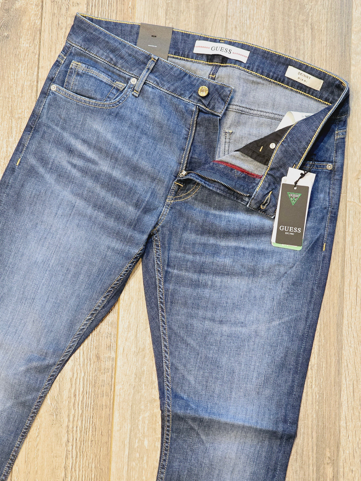 Guess Featherweight Slim Fit Summer Denim