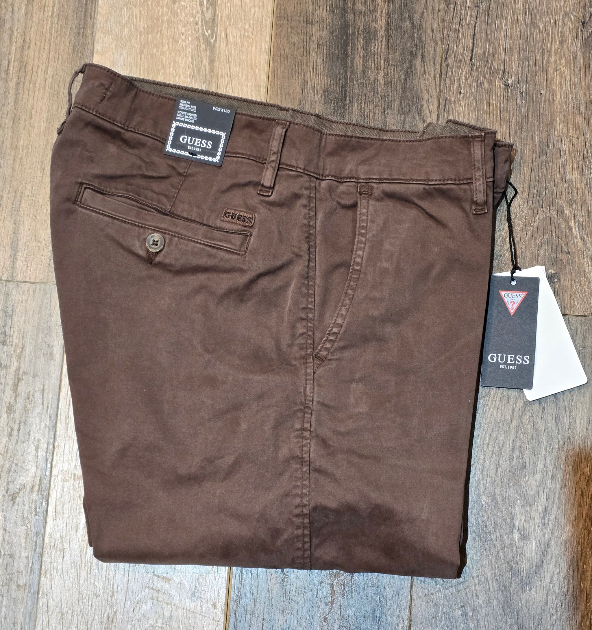 Guess "Angles" Slim Fit Garment washed Chino