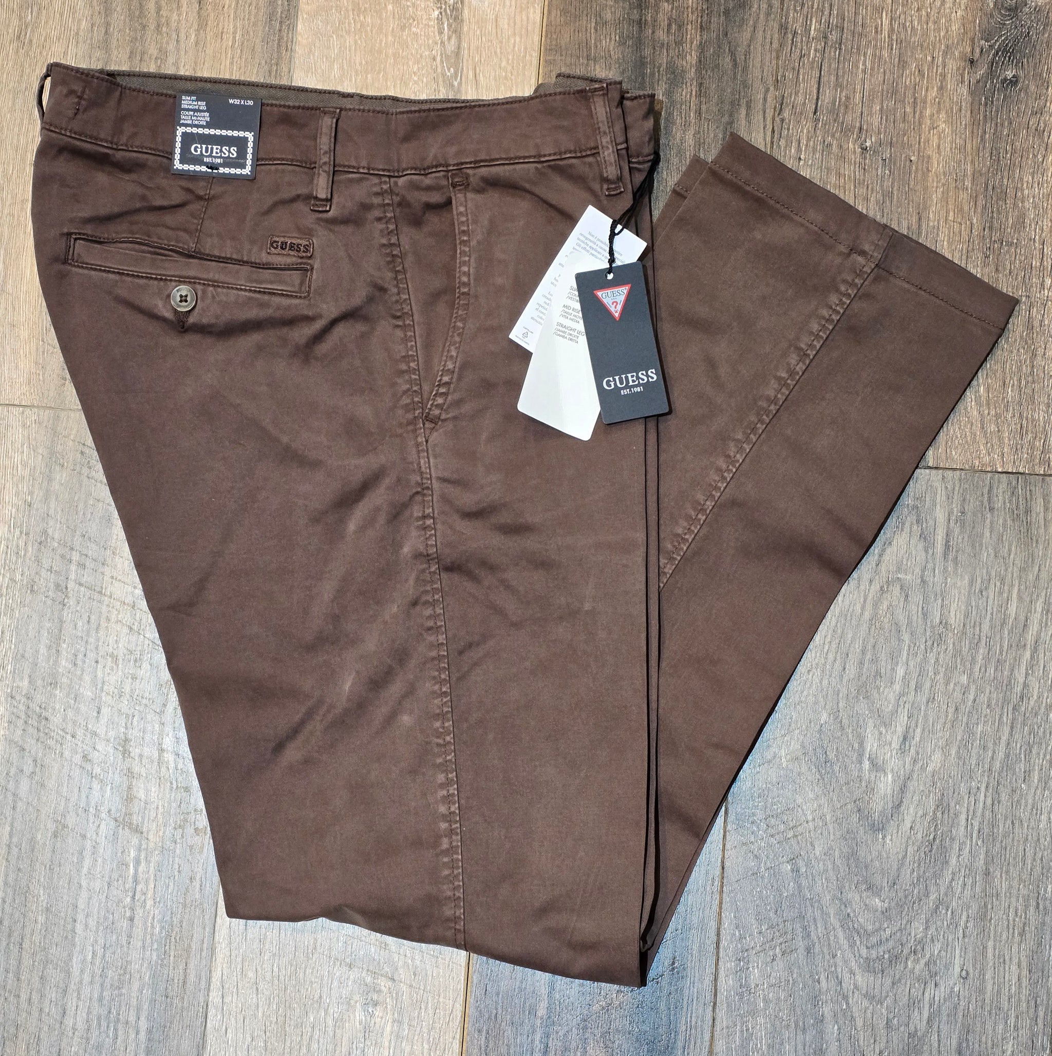 Guess "Angles" Slim Fit Garment washed Chino