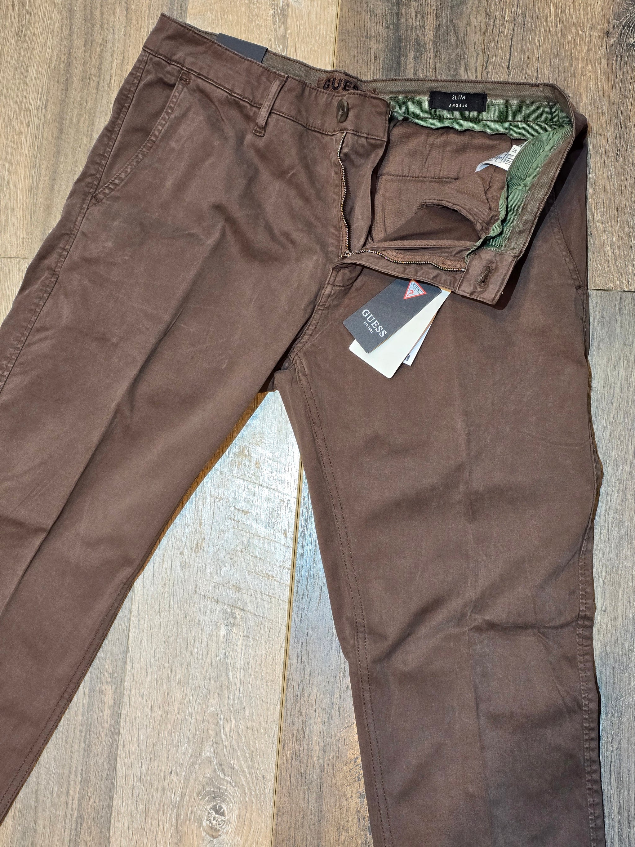 Guess "Angles" Slim Fit Garment washed Chino