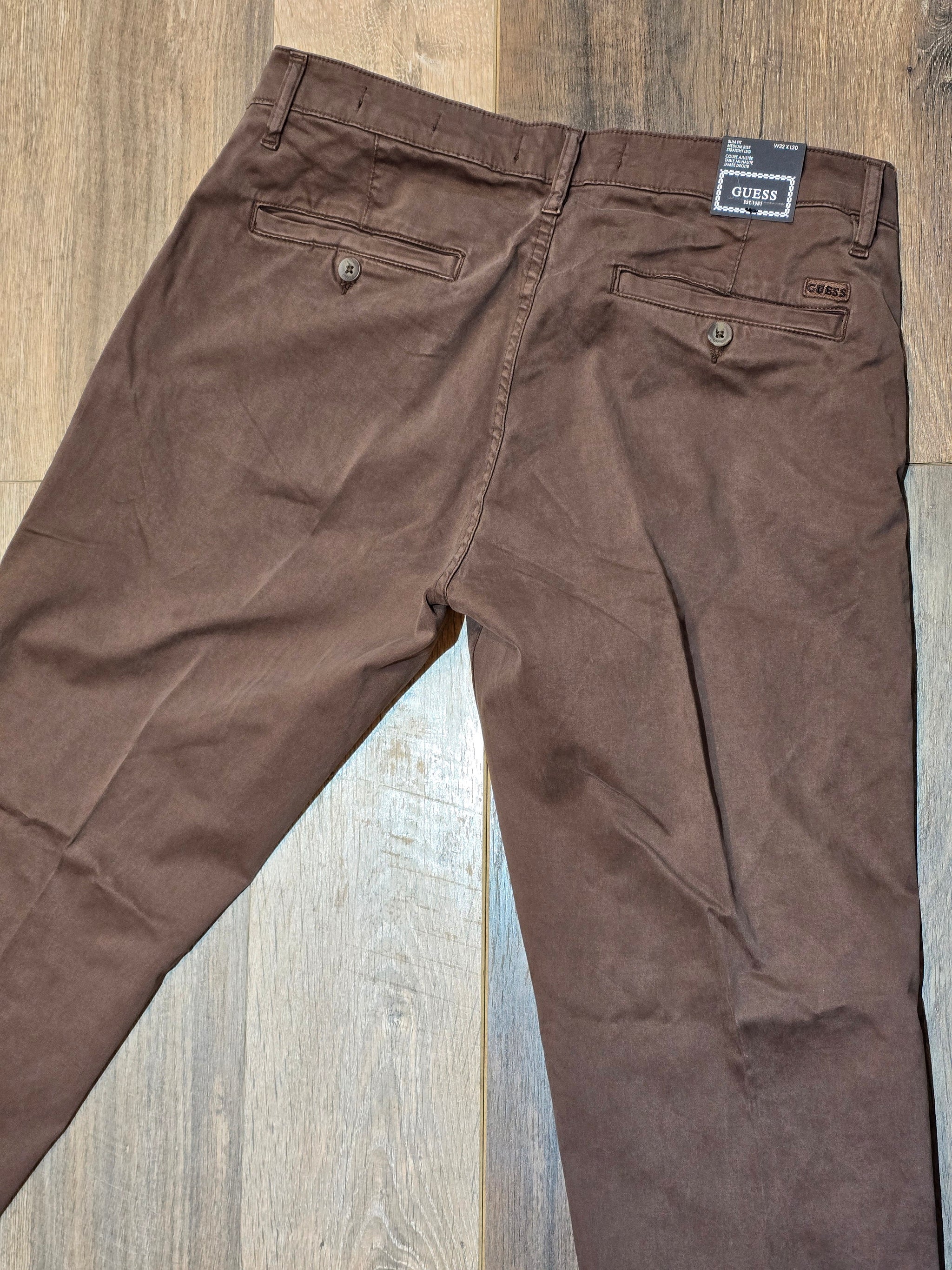 Guess "Angles" Slim Fit Garment washed Chino