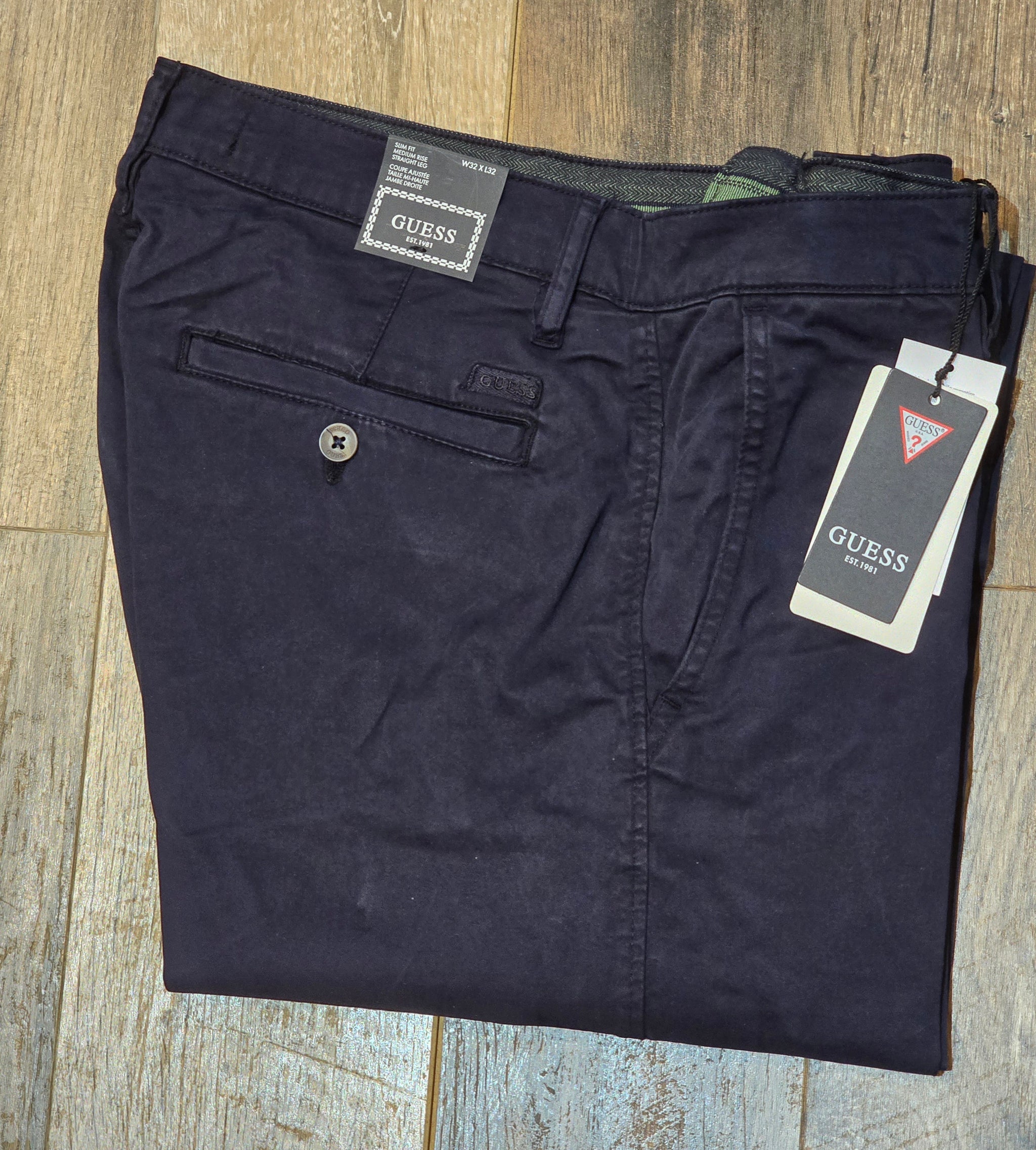 Guess "Angles" Slim Fit Garment washed Chino