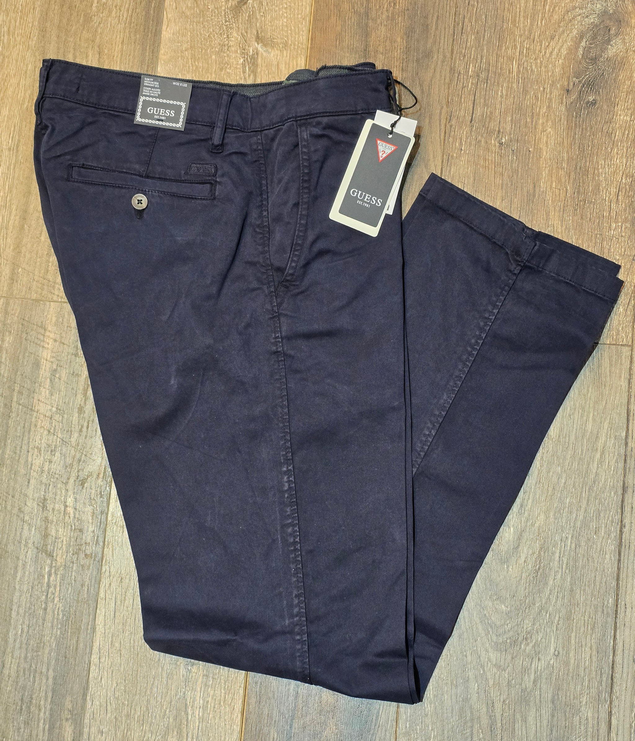 Guess "Angles" Slim Fit Garment washed Chino