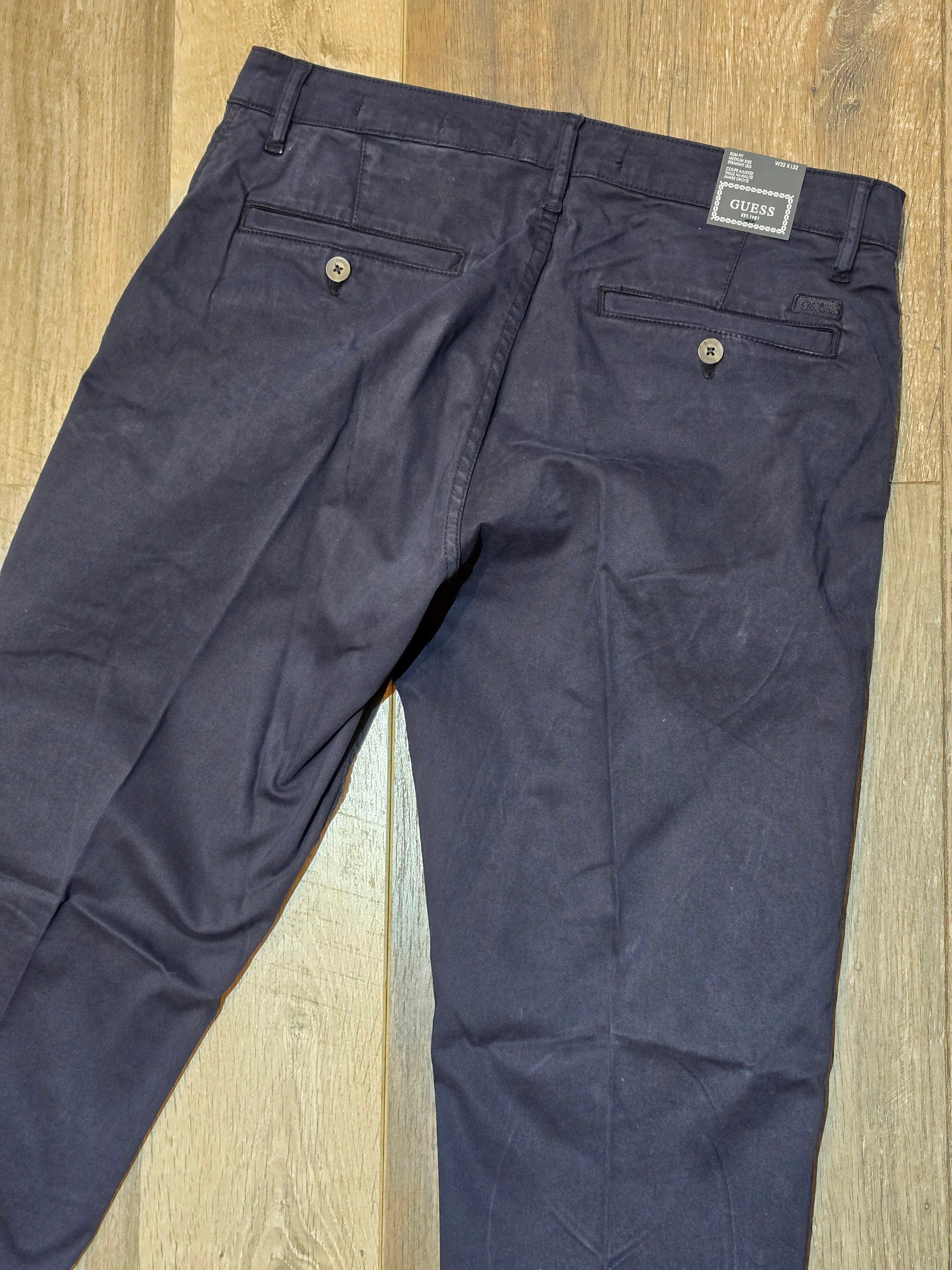 Guess "Angles" Slim Fit Garment washed Chino