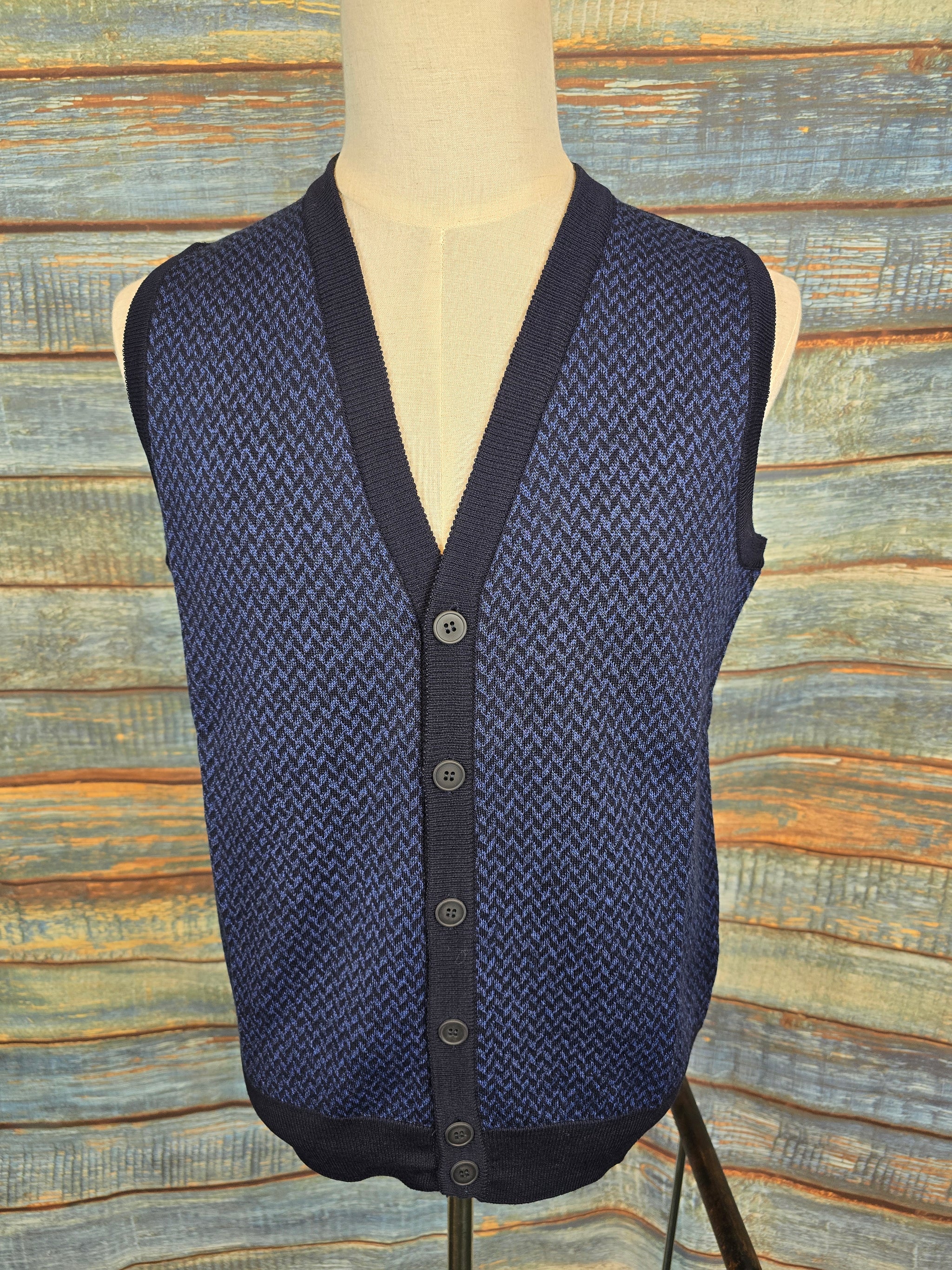 Montechiaro Fine Lambswool sleeveless cardigans