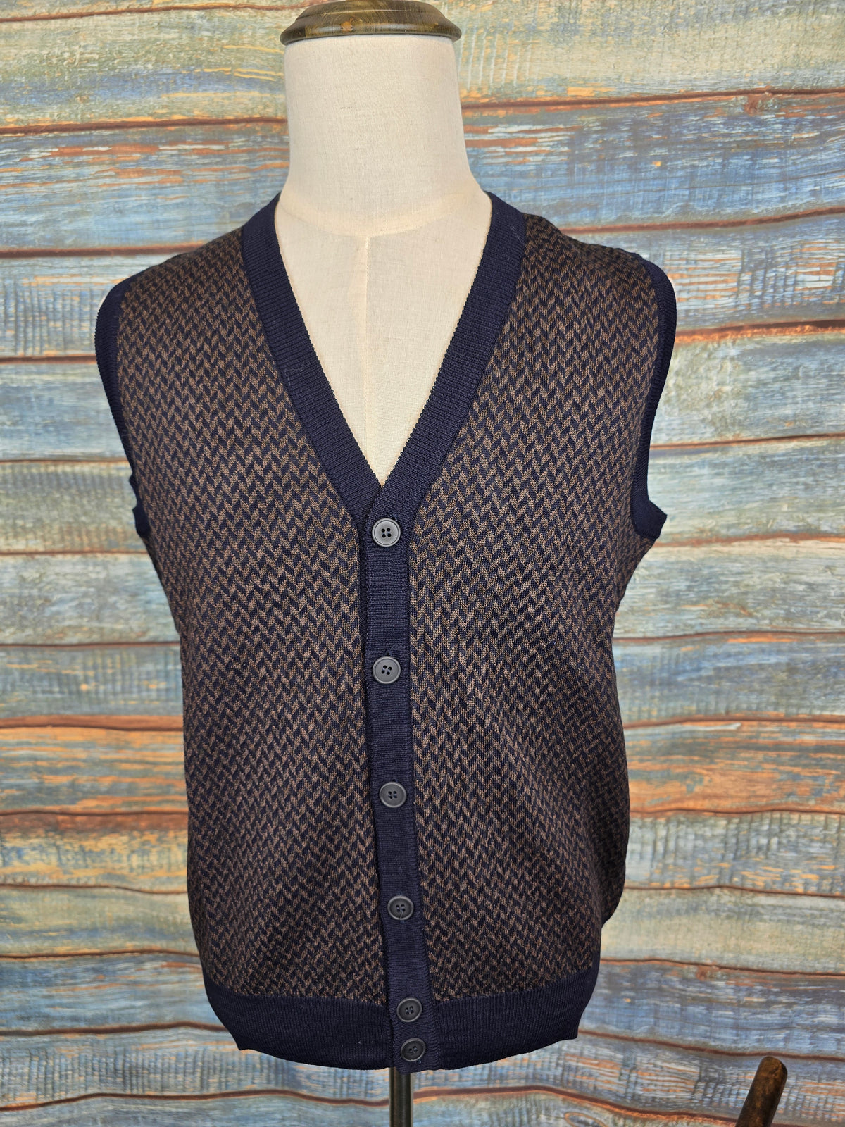 Montechiaro Fine Lambswool sleeveless cardigans