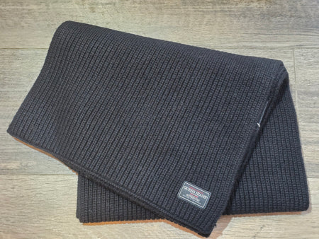 Guess Jeans Scarfs and Beanies