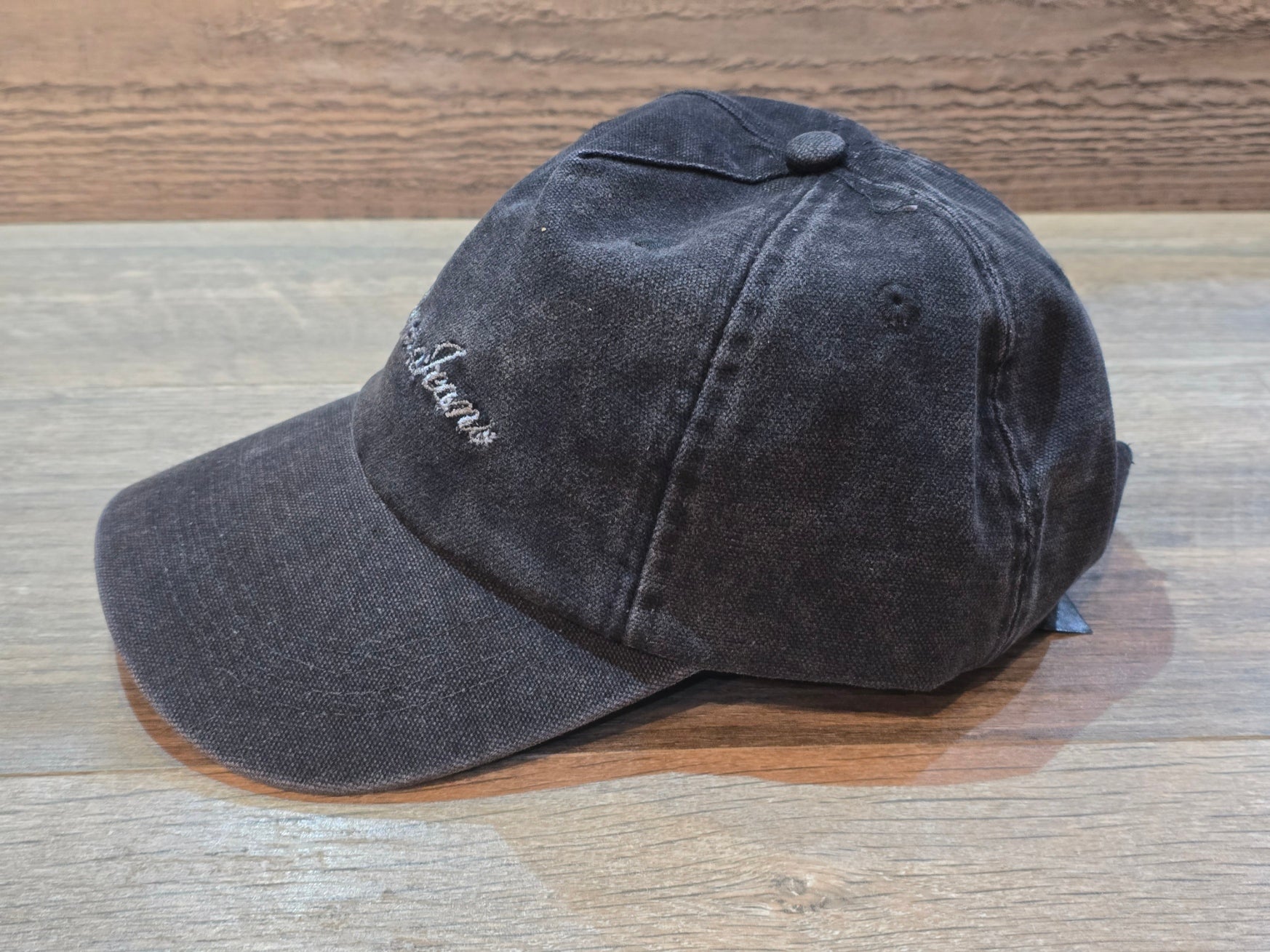GUESS Jeans Enzyme-washed Logo Baseball Cap