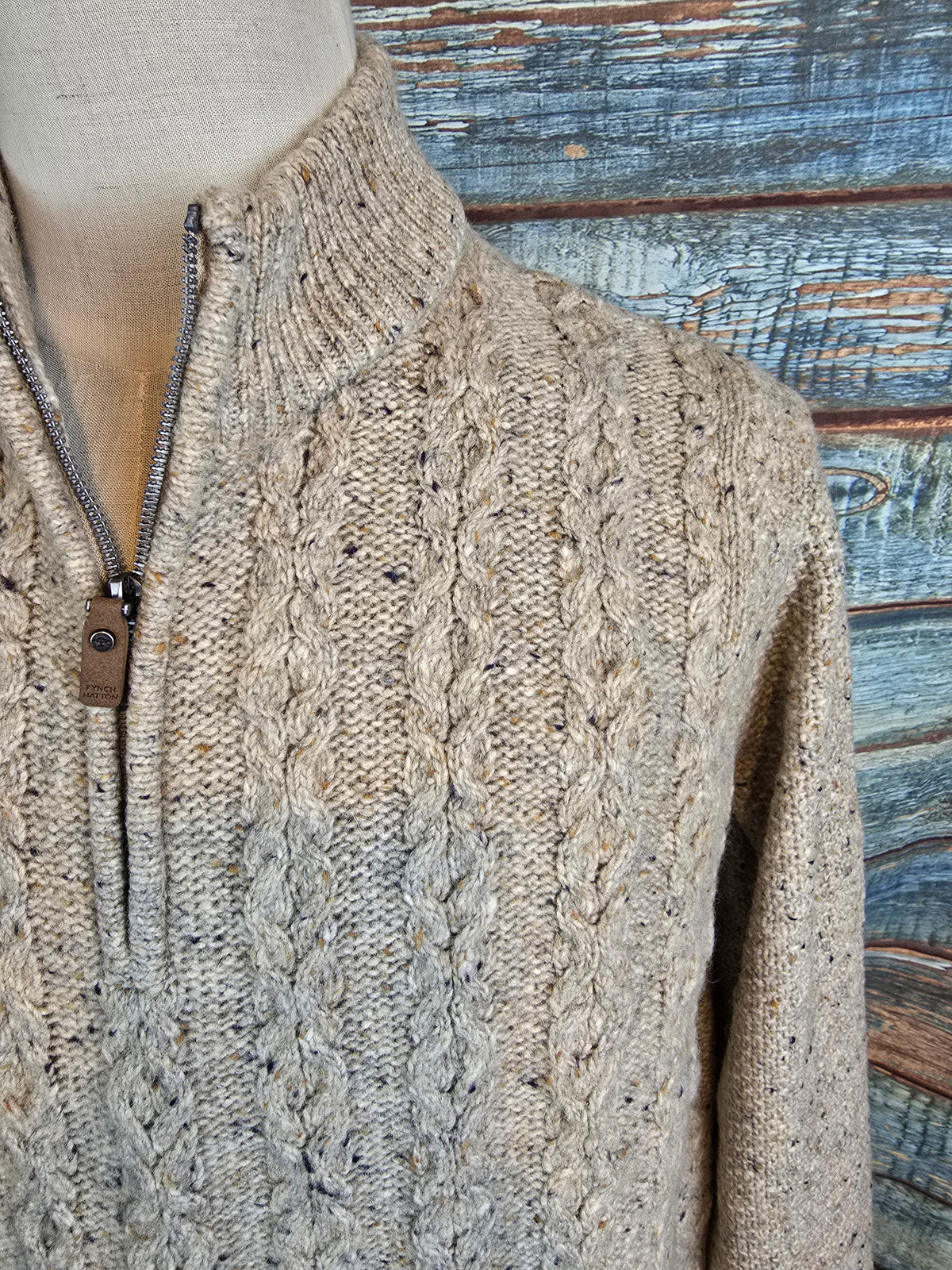 FYNCH-HATTON 1/4 ZIP CABEL KNIT DONEGAL SWEATER