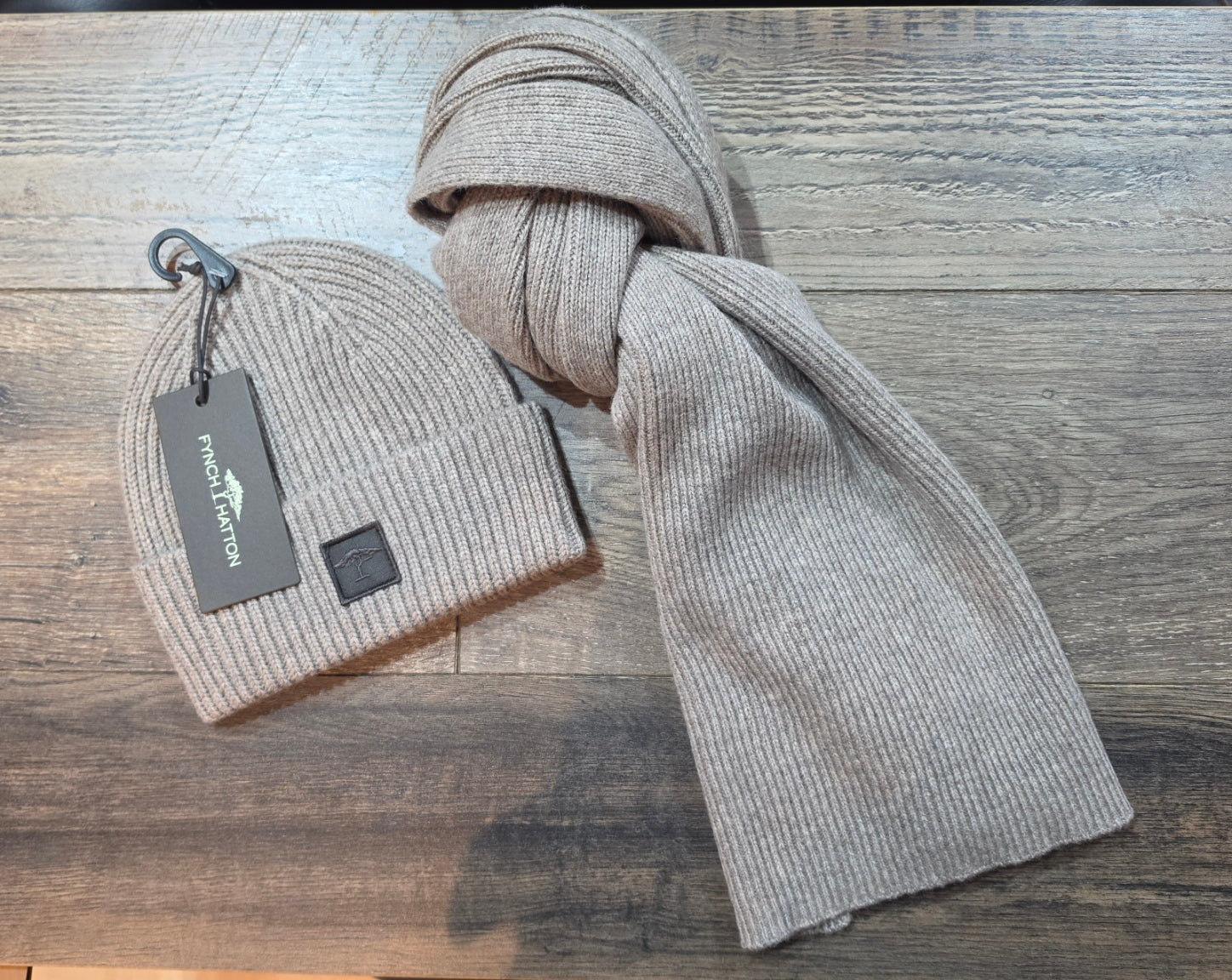 FYNCH-HATTON Hat and scarf set