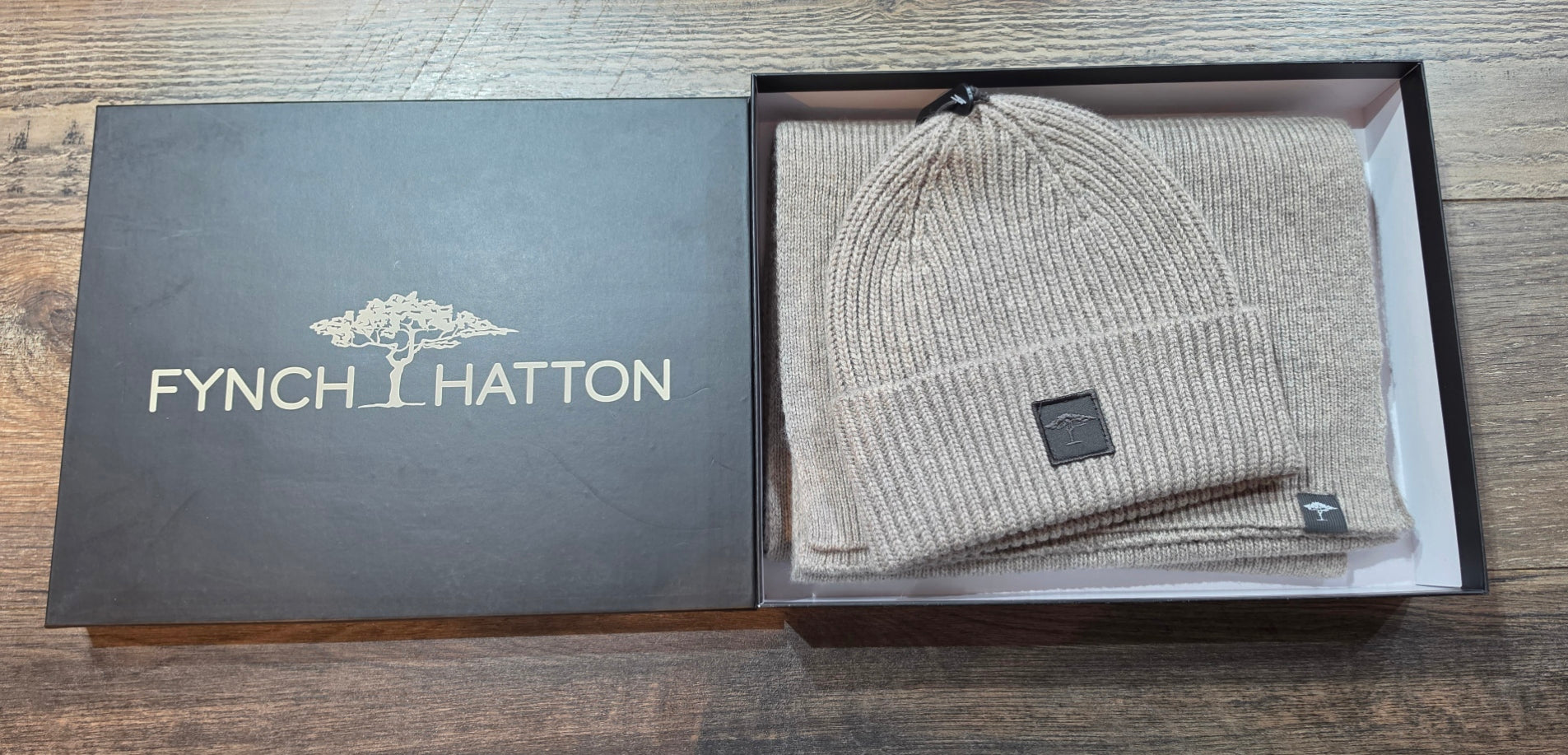 FYNCH-HATTON Hat and scarf set