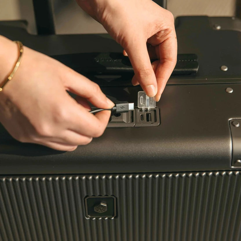 Jekyll & Hide hard shell cabin suitcase
