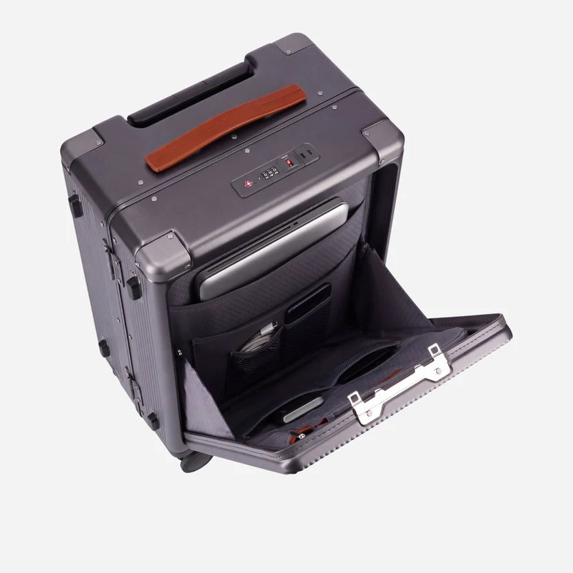 Jekyll & Hide hard shell cabin suitcase