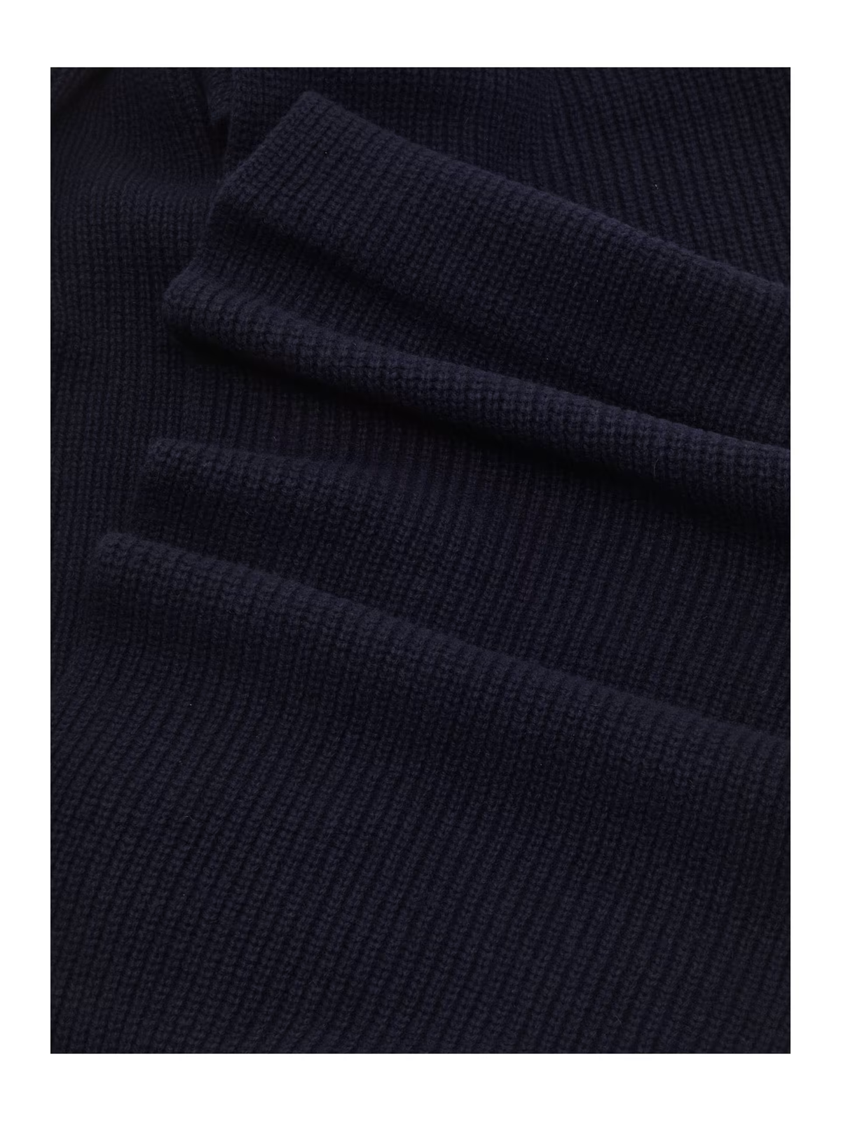Guess ribbed scarfs and beanies
