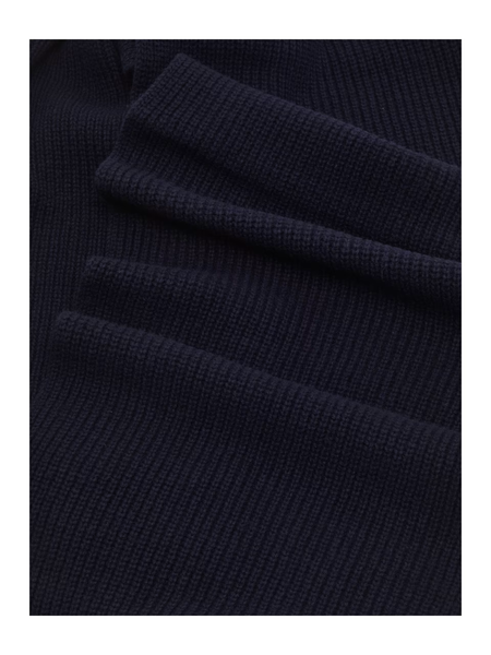 Guess ribbed scarfs and beanies